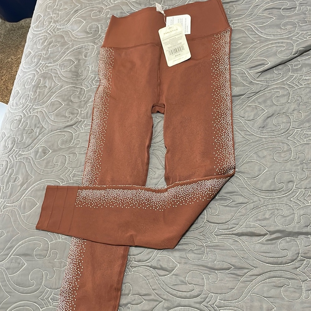 NWT Fabletics L high waisted sculptknit reflective legging. Clay/rust color